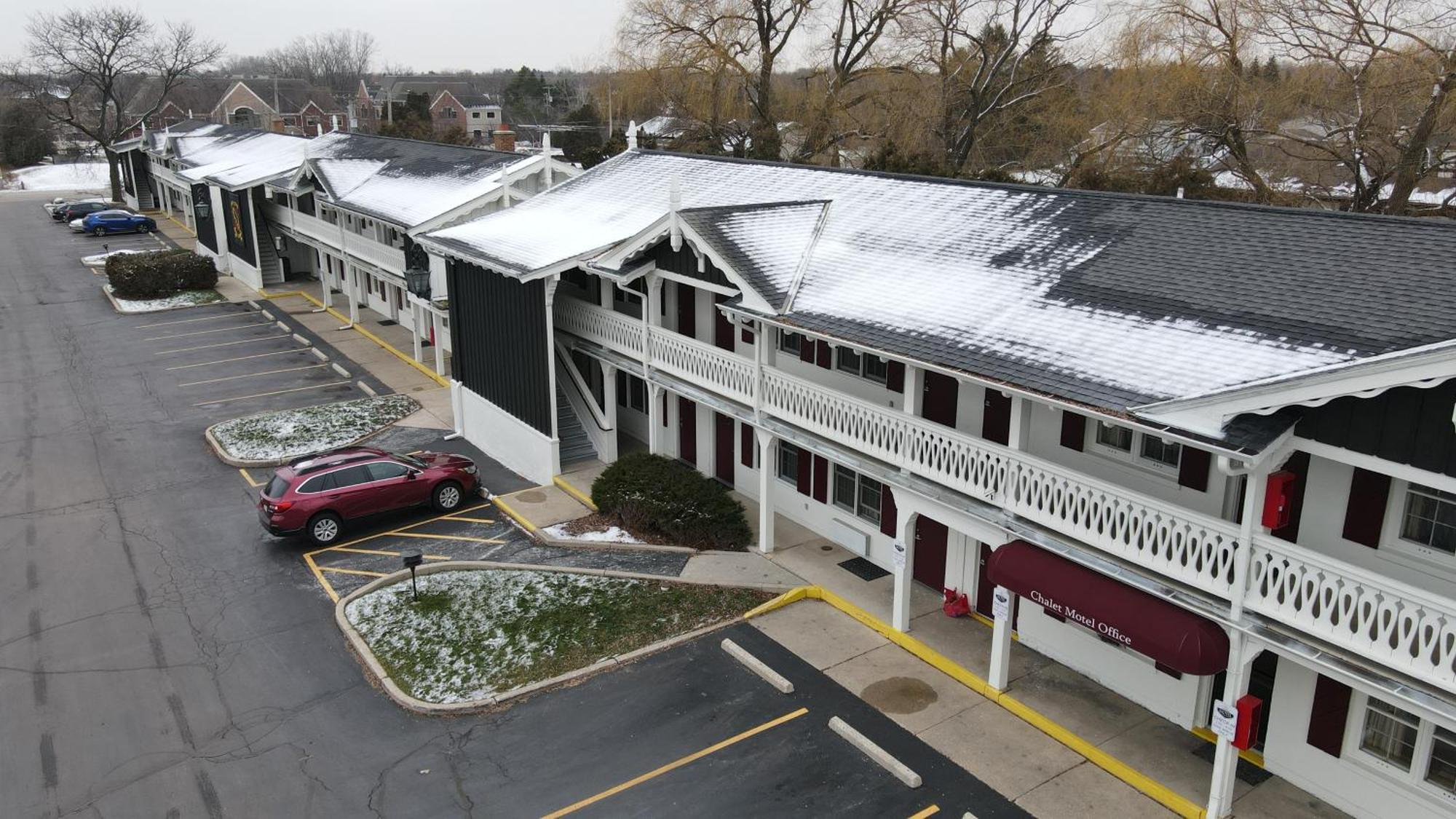 The Chalet Motel Mequon Exterior photo