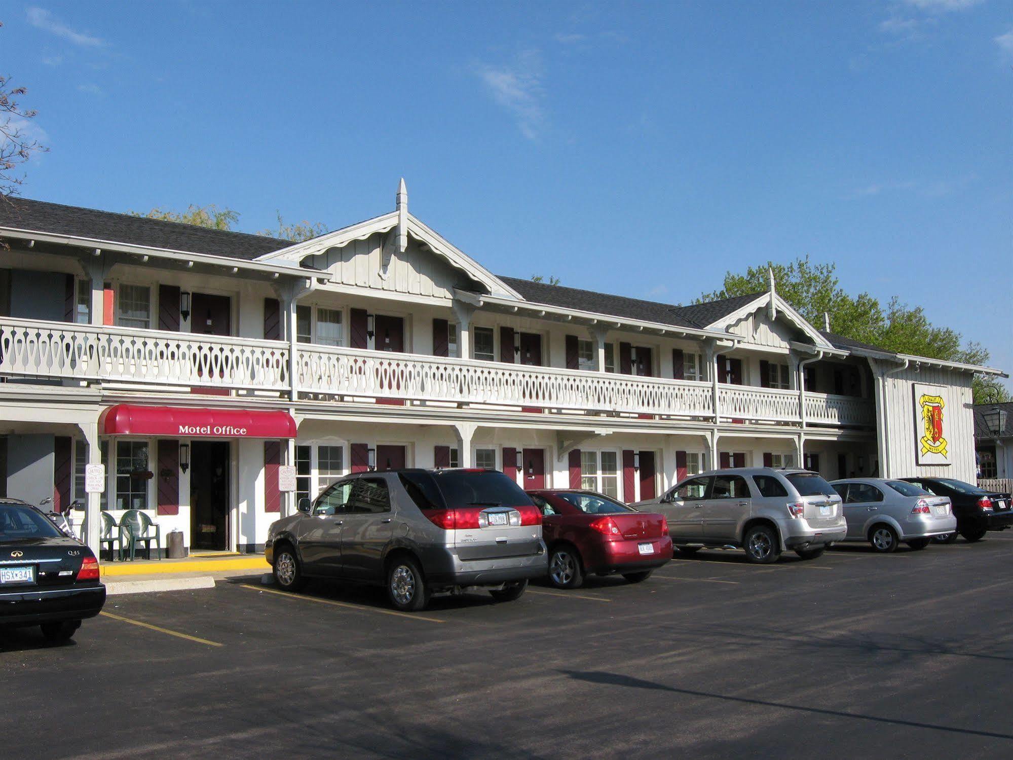 The Chalet Motel Mequon Exterior photo